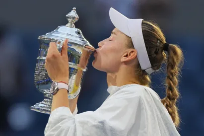 Elena Rybakina beats Aryna Sabalenka to win the US Open title and punctuate her rise to No. 1